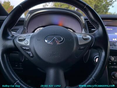 2015 INFINITI QX70   - Photo 16 - Reseda, CA 91335