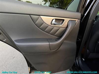 2015 INFINITI QX70   - Photo 22 - Reseda, CA 91335
