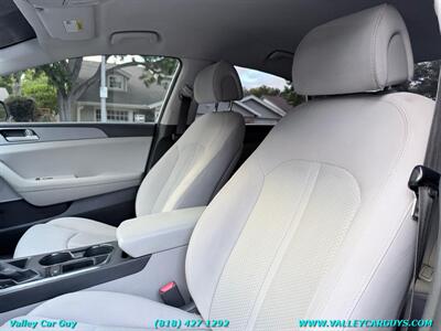 2016 Hyundai SONATA SE   - Photo 13 - Reseda, CA 91335
