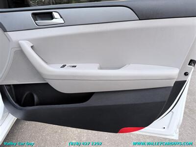 2016 Hyundai SONATA SE   - Photo 21 - Reseda, CA 91335