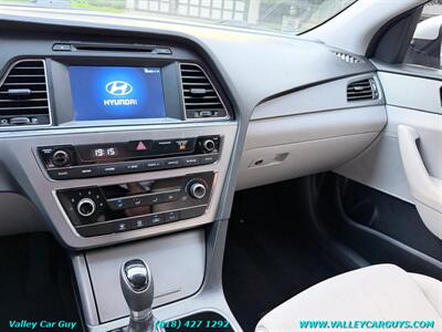 2016 Hyundai SONATA SE   - Photo 16 - Reseda, CA 91335