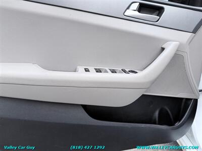 2016 Hyundai SONATA SE   - Photo 20 - Reseda, CA 91335