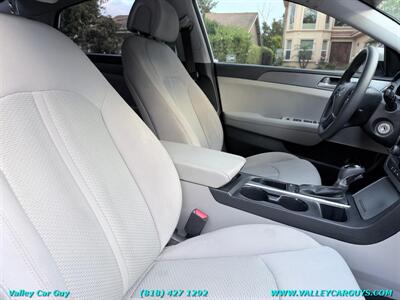 2016 Hyundai SONATA SE   - Photo 9 - Reseda, CA 91335