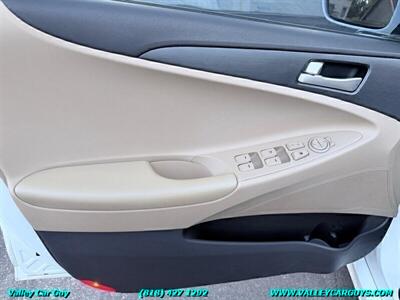 2011 Hyundai SONATA GLS   - Photo 20 - Reseda, CA 91335