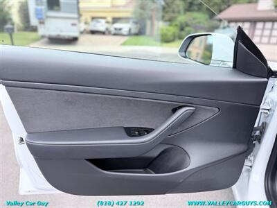 2020 Tesla Model 3 Standard Range Plus   - Photo 25 - Reseda, CA 91335