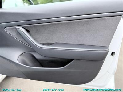 2020 Tesla Model 3 Standard Range Plus   - Photo 27 - Reseda, CA 91335