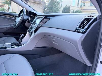 2011 Hyundai SONATA Limited   - Photo 11 - Reseda, CA 91335