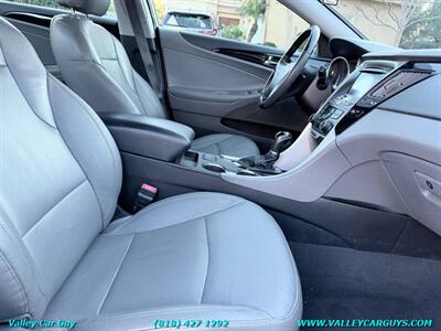 2011 Hyundai SONATA Limited - Photo 12 - Reseda, CA 91335