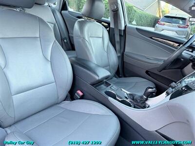 2011 Hyundai SONATA Limited   - Photo 13 - Reseda, CA 91335