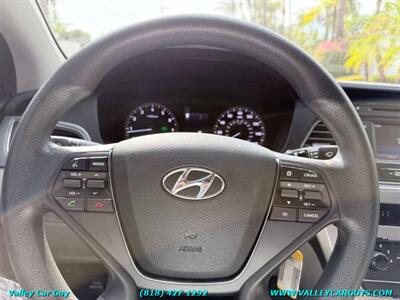 2015 Hyundai SONATA SE - Photo 12 - Reseda, CA 91335