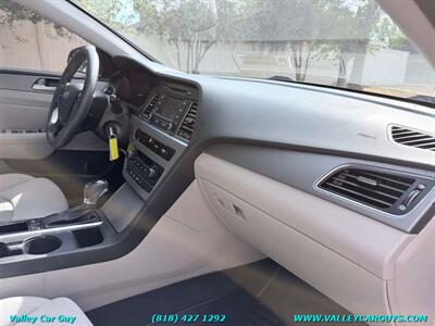 2015 Hyundai SONATA SE - Photo 8 - Reseda, CA 91335