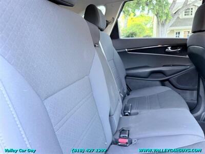 2017 Kia Sorento LX - Photo 18 - Reseda, CA 91335