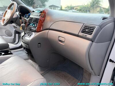 2006 Toyota Sienna XLE Limited 7 Passen - Photo 9 - Reseda, CA 91335