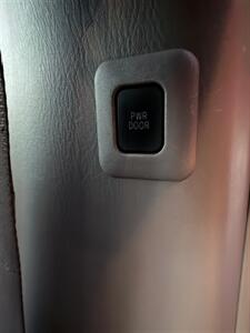 2006 Toyota Sienna XLE Limited 7 Passen - Photo 20 - Reseda, CA 91335