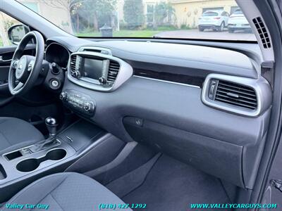 2018 Kia Sorento LX   - Photo 9 - Reseda, CA 91335