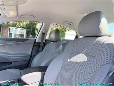 2011 Hyundai SONATA SE - Photo 11 - Reseda, CA 91335