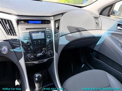 2011 Hyundai SONATA SE - Photo 15 - Reseda, CA 91335