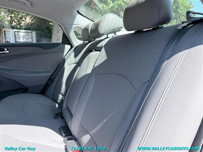 2011 Hyundai SONATA SE - Photo 18 - Reseda, CA 91335