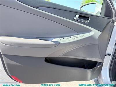 2011 Hyundai SONATA SE - Photo 19 - Reseda, CA 91335