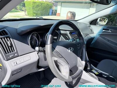 2011 Hyundai SONATA SE - Photo 13 - Reseda, CA 91335