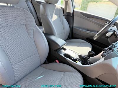 2011 Hyundai SONATA SE - Photo 9 - Reseda, CA 91335