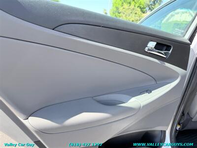 2011 Hyundai SONATA SE - Photo 20 - Reseda, CA 91335