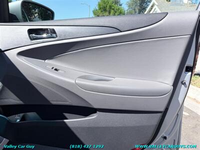 2011 Hyundai SONATA SE - Photo 21 - Reseda, CA 91335
