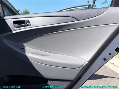 2011 Hyundai SONATA SE - Photo 22 - Reseda, CA 91335
