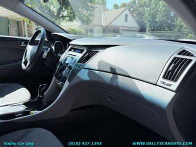 2011 Hyundai SONATA SE - Photo 8 - Reseda, CA 91335