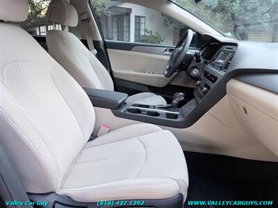 2015 Hyundai SONATA SE   - Photo 10 - Reseda, CA 91335