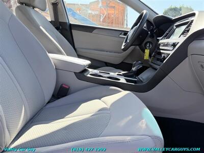 2016 Hyundai SONATA SE - Photo 10 - Reseda, CA 91335