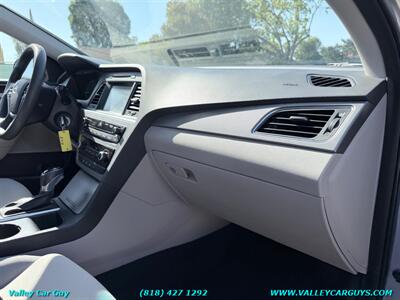2016 Hyundai SONATA SE - Photo 9 - Reseda, CA 91335