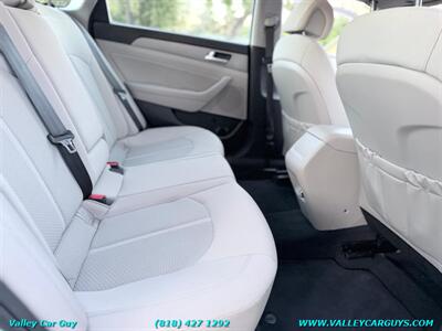 2015 Hyundai SONATA SE   - Photo 18 - Reseda, CA 91335
