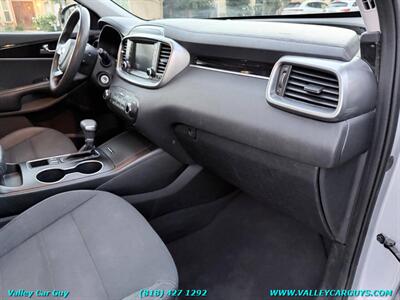 2019 Kia Sorento L   - Photo 10 - Reseda, CA 91335