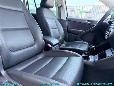2012 Volkswagen Tiguan S   - Photo 11 - Reseda, CA 91335