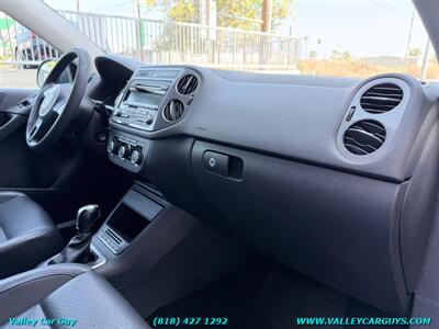 2012 Volkswagen Tiguan S   - Photo 9 - Reseda, CA 91335