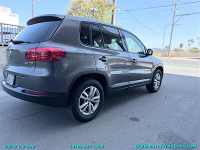 2012 Volkswagen Tiguan S   - Photo 4 - Reseda, CA 91335