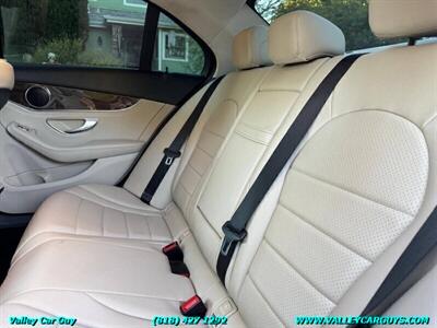 2015 Mercedes-Benz C 300 4MATIC - Photo 18 - Reseda, CA 91335