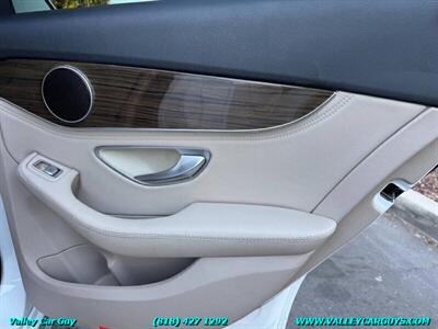 2015 Mercedes-Benz C 300 4MATIC - Photo 22 - Reseda, CA 91335