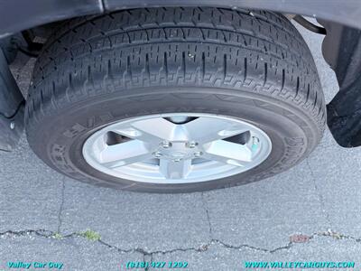 2010 Dodge Nitro SXT   - Photo 30 - Reseda, CA 91335