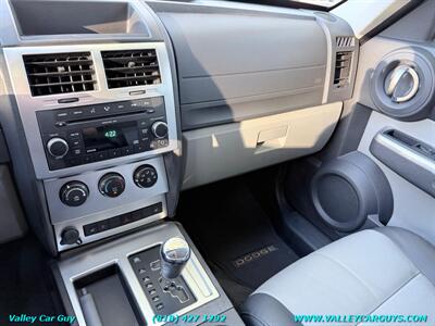 2010 Dodge Nitro SXT   - Photo 18 - Reseda, CA 91335