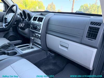 2010 Dodge Nitro SXT   - Photo 10 - Reseda, CA 91335