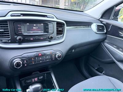 2017 Kia Sorento LX   - Photo 15 - Reseda, CA 91335