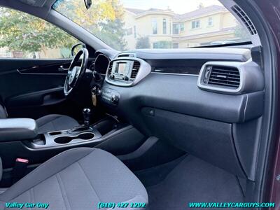 2017 Kia Sorento LX   - Photo 12 - Reseda, CA 91335