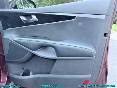 2017 Kia Sorento LX   - Photo 22 - Reseda, CA 91335
