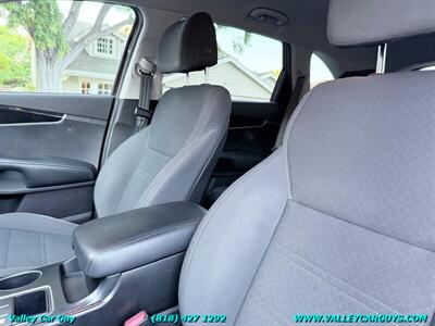2017 Kia Sorento LX   - Photo 10 - Reseda, CA 91335