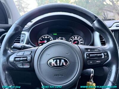 2017 Kia Sorento LX   - Photo 13 - Reseda, CA 91335