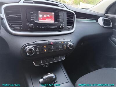 2016 Kia Sorento LX   - Photo 17 - Reseda, CA 91335