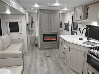 2025 Forest River Catalina 243RBS - Photo 2 - South San Francisco, CA 94080