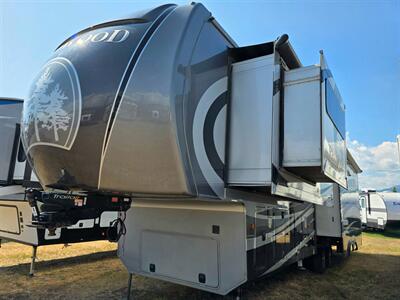 2017 Crossroads Redwood RW36RL17 - Photo 2 - South San Francisco, CA 94080